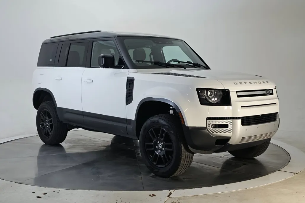 2023 Land Rover Defender 110 S photo 1