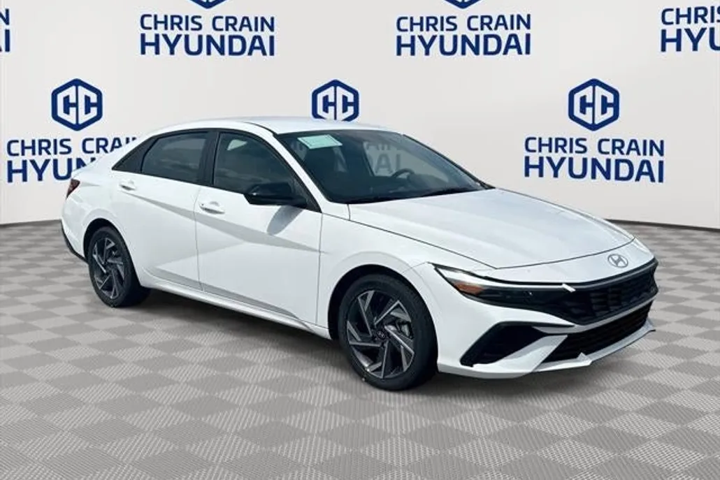 2025 Hyundai Elantra SEL Sport photo 1