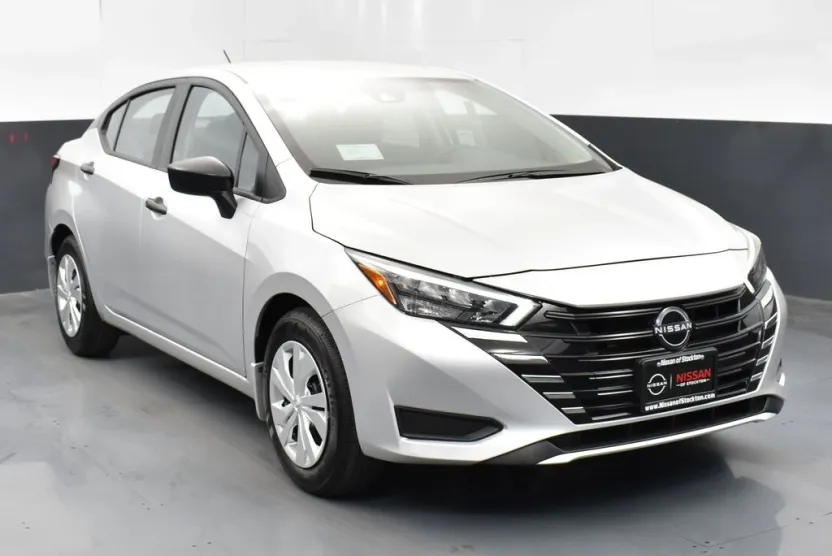 2025 Nissan Versa 1.6 S photo 1