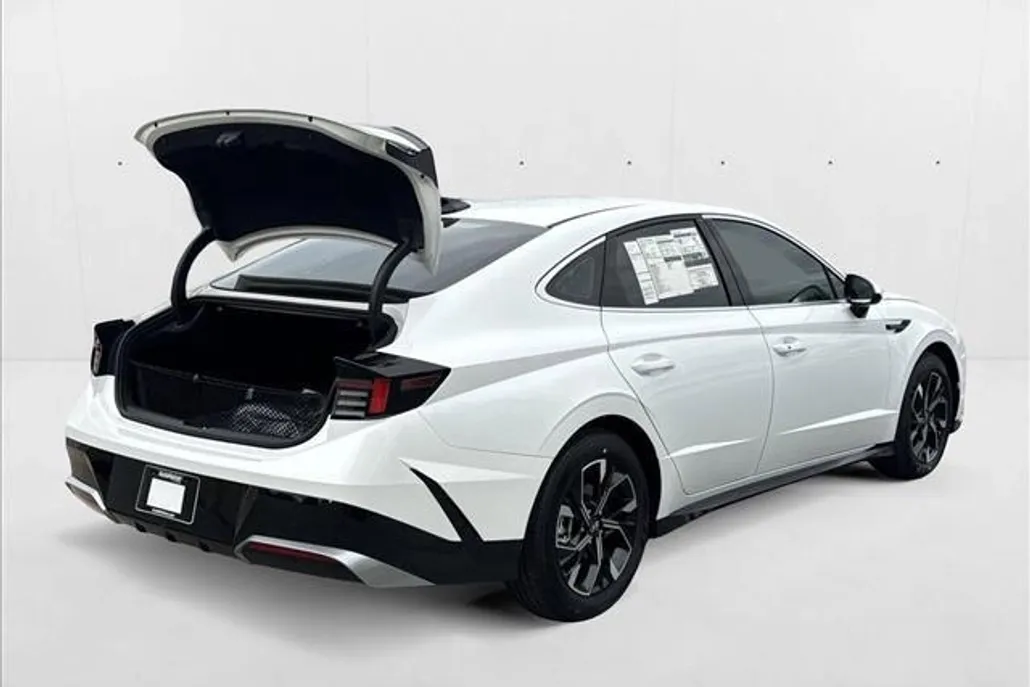 2025 Hyundai Sonata SEL photo 1