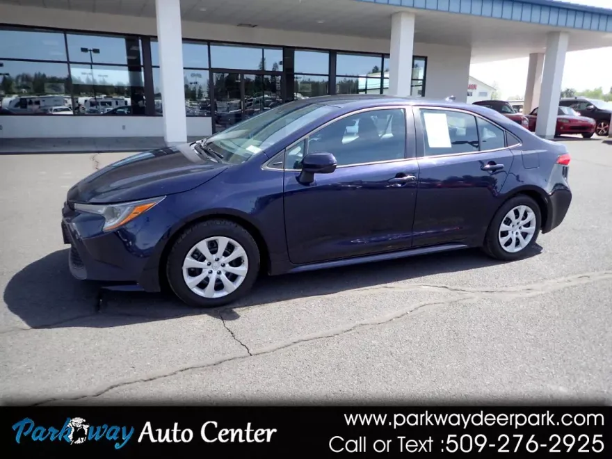 2021 Toyota Corolla LE photo 1