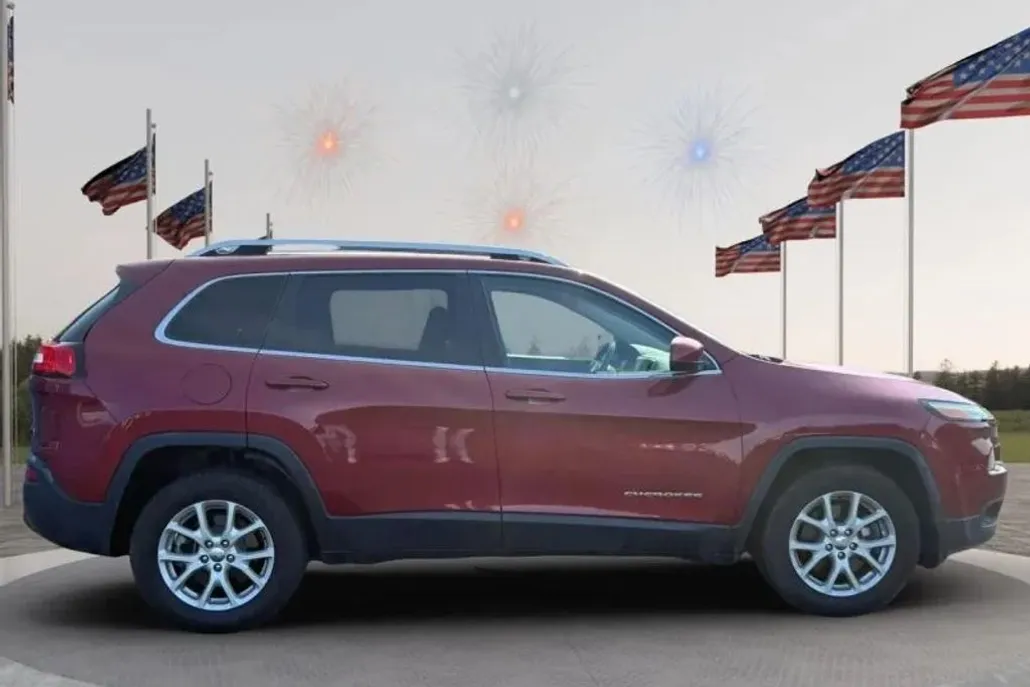 2017 Jeep Cherokee Latitude Sport photo 1
