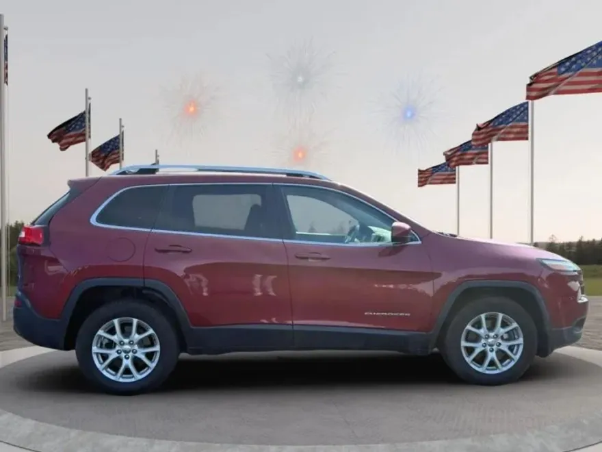 2017 Jeep Cherokee Latitude Sport photo 1