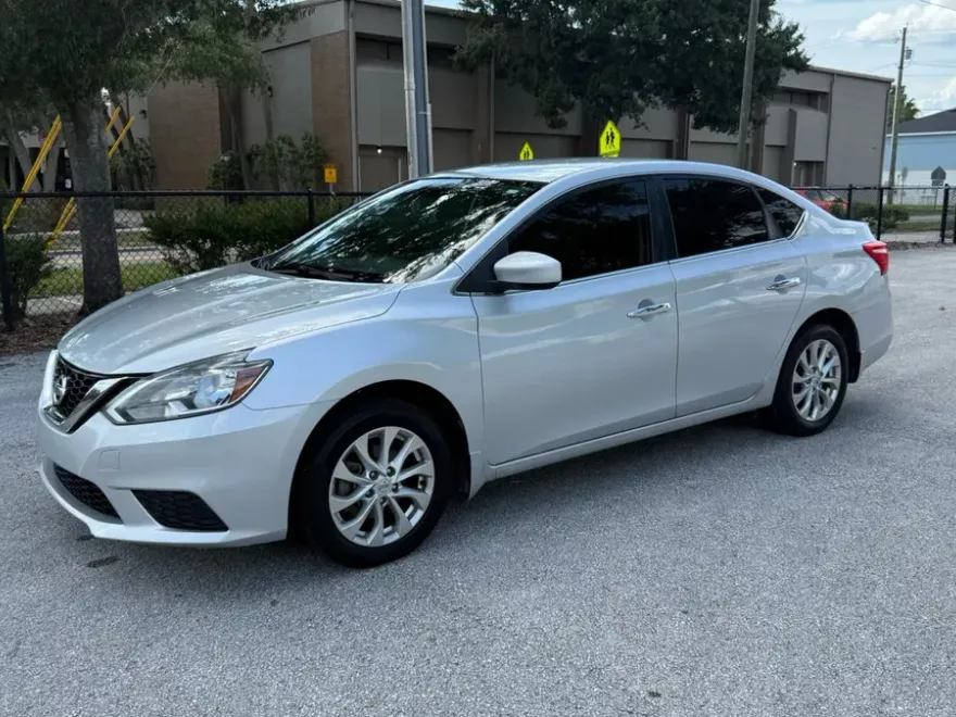 2017 Nissan Sentra photo 1