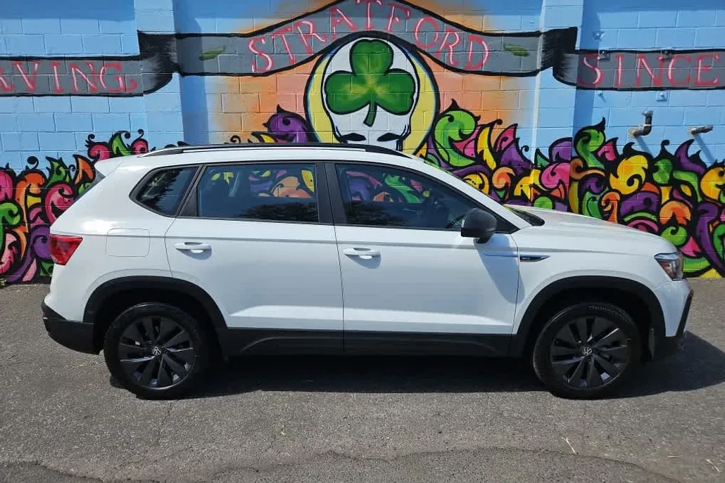 2022 Volkswagen Taos S photo 1