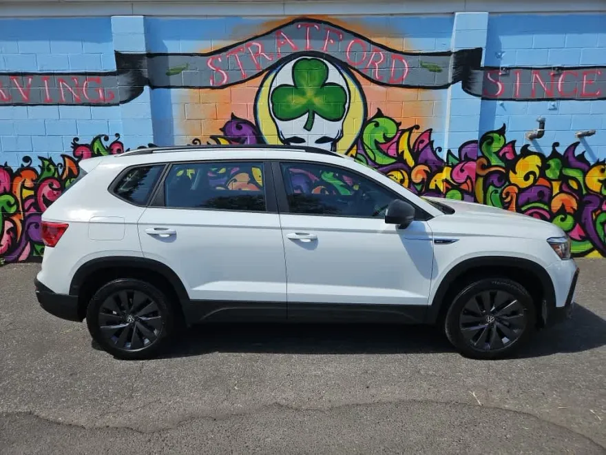 2022 Volkswagen Taos S photo 1
