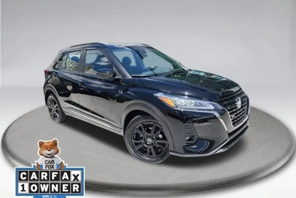 2023 Nissan Kicks SR photo 1