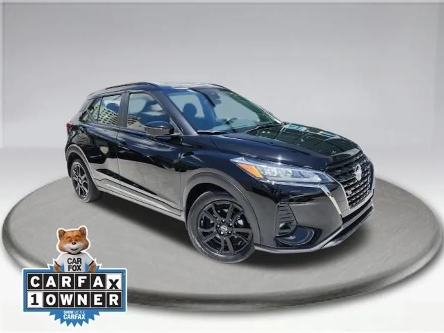 2023 Nissan Kicks SR photo 1