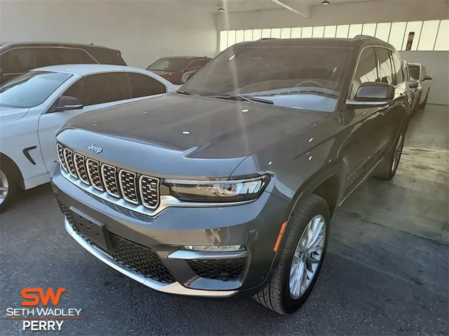 2022 Jeep Grand Cherokee Summit photo 1