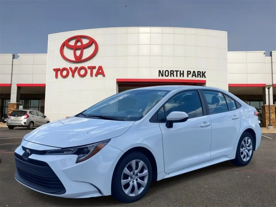 2024 Toyota Corolla LE photo 1