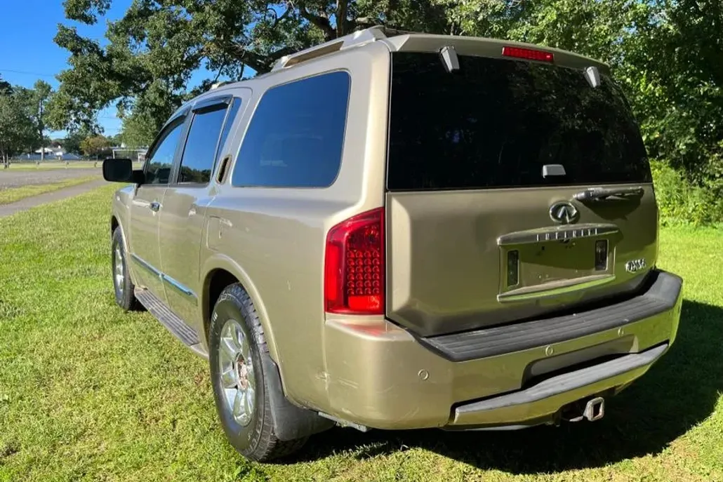 2004 Infiniti QX56 photo 1