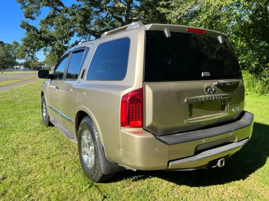 2004 Infiniti QX56 photo 1
