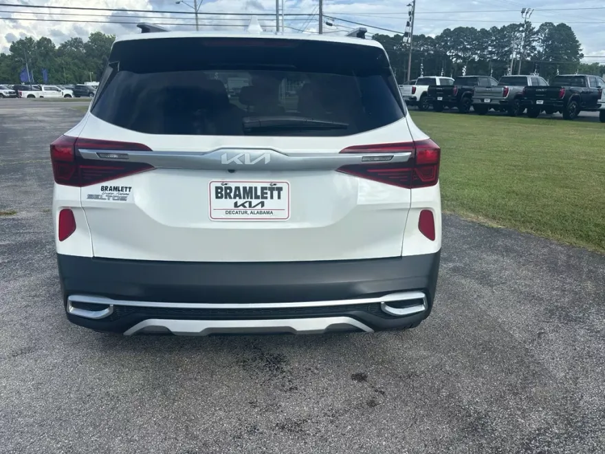 2023 Kia Seltos EX photo 1