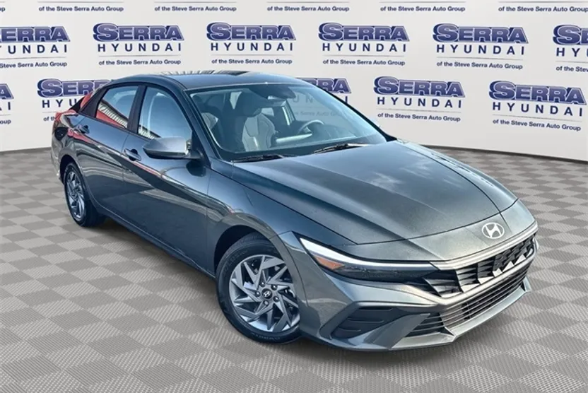 2024 Hyundai Elantra SEL photo 1