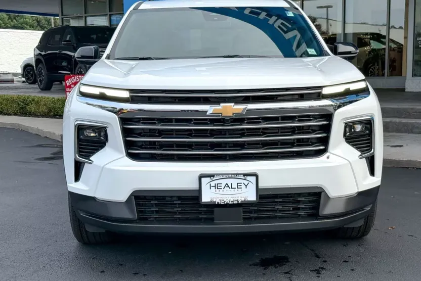 2026 Chevrolet Traverse photo 1