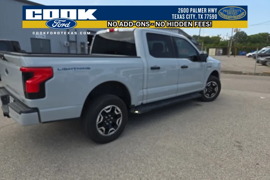 2023 Ford F-150 Lightning XLT photo 1