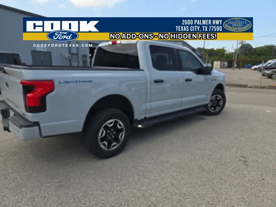 2023 Ford F-150 Lightning XLT photo 1
