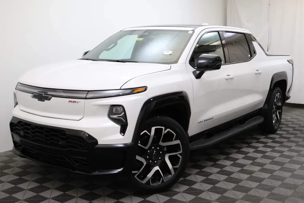 2025 Chevrolet Silverado EV RST photo 1
