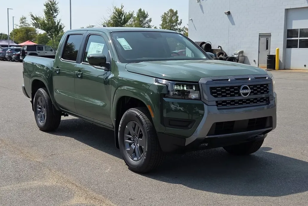 2026 Nissan Frontier Crew Cab SV photo 1