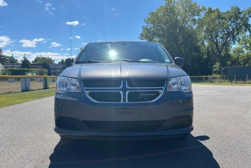 2018 Dodge Grand Caravan SE Plus photo 1