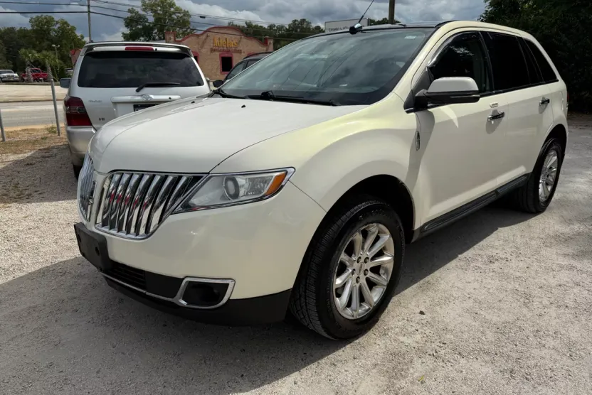 2013 Lincoln MKX Base photo 1