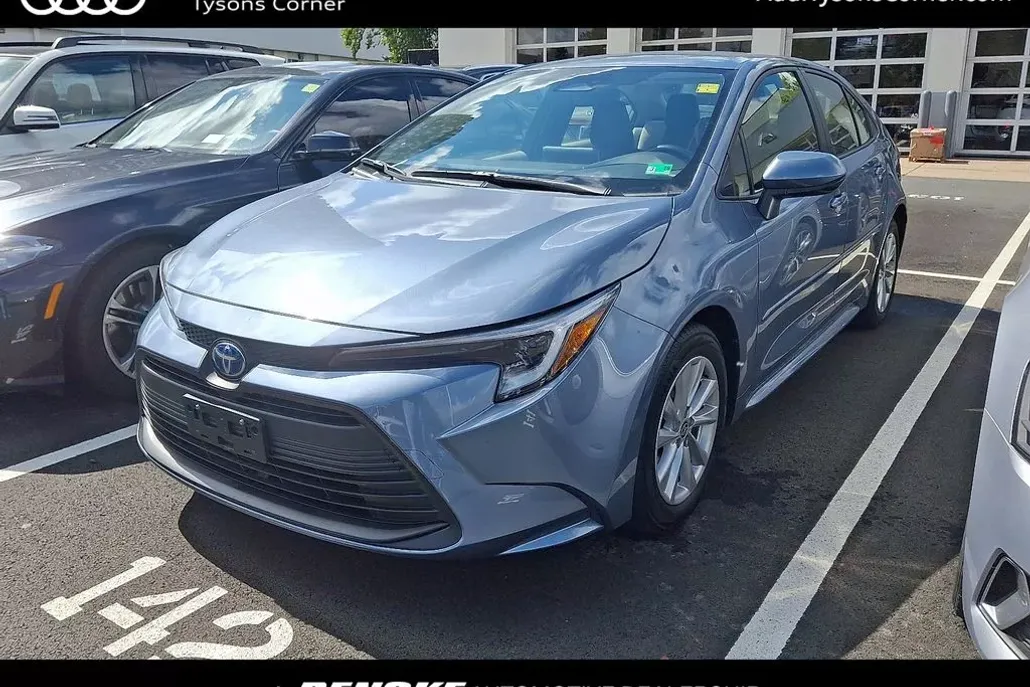 2025 Toyota Corolla Hybrid LE photo 1