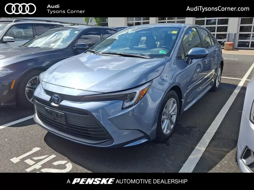 2025 Toyota Corolla Hybrid LE photo 1