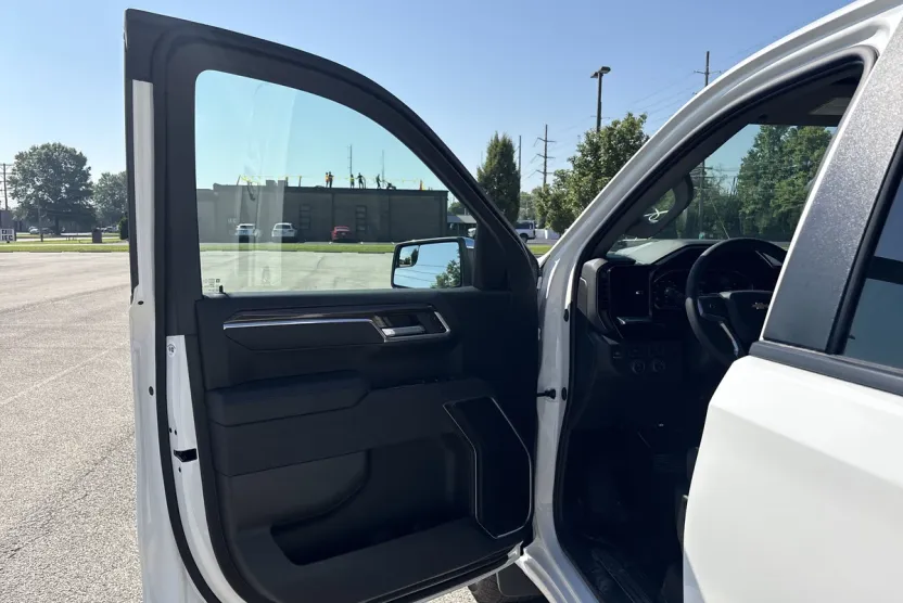 2026 Chevrolet Silverado 1500 LT photo 1