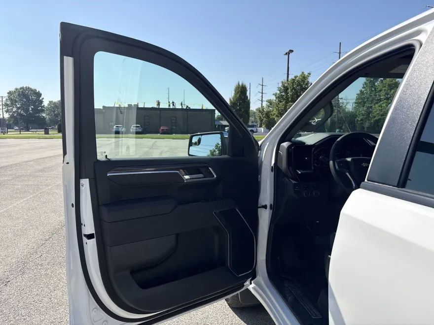 2026 Chevrolet Silverado 1500 LT photo 1