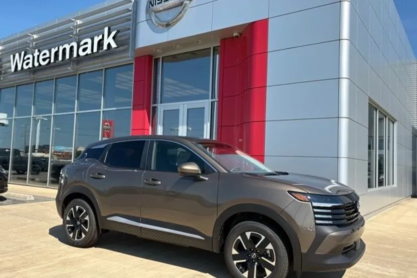 2025 Nissan Kicks SV photo 1
