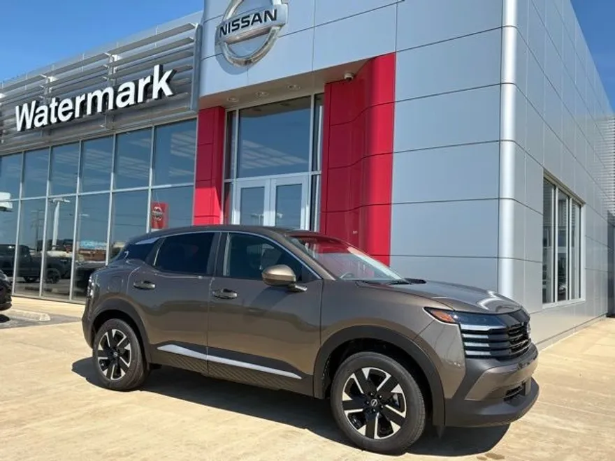 2025 Nissan Kicks SV photo 1