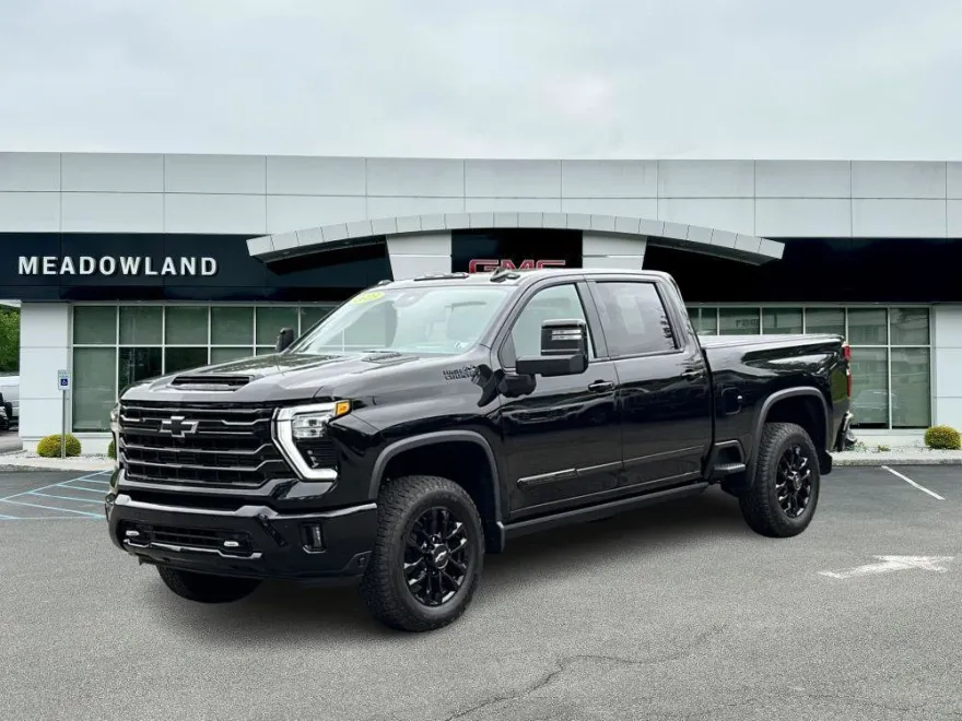 2025 Chevrolet Silverado 3500HD High Country photo 1