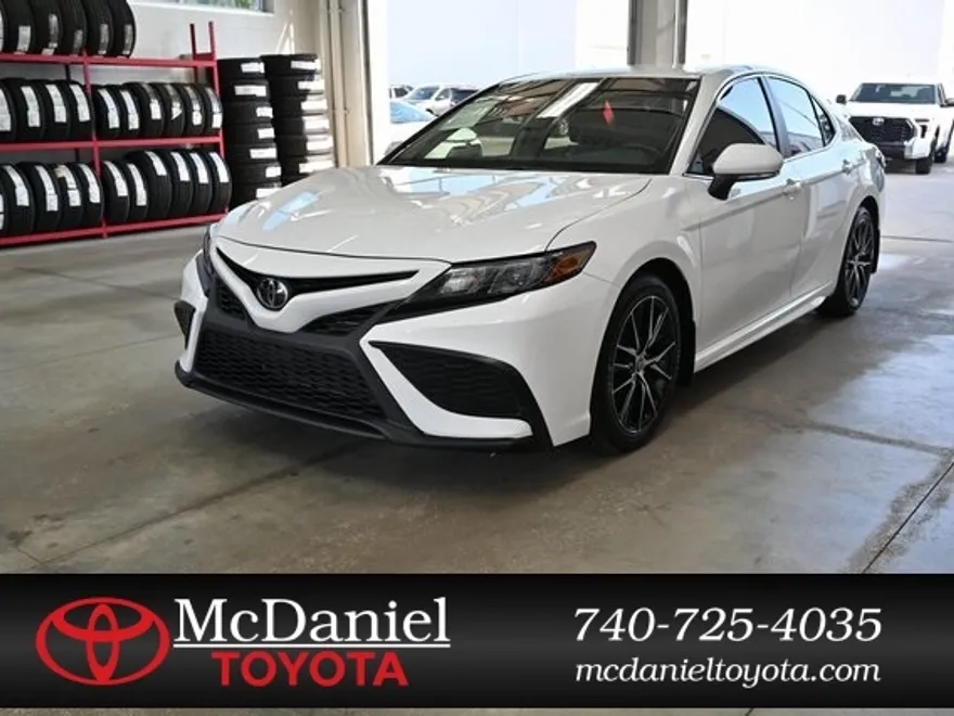 2022 Toyota Camry SE photo 1