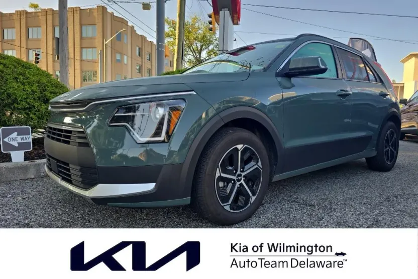 2025 Kia Niro EX photo 1