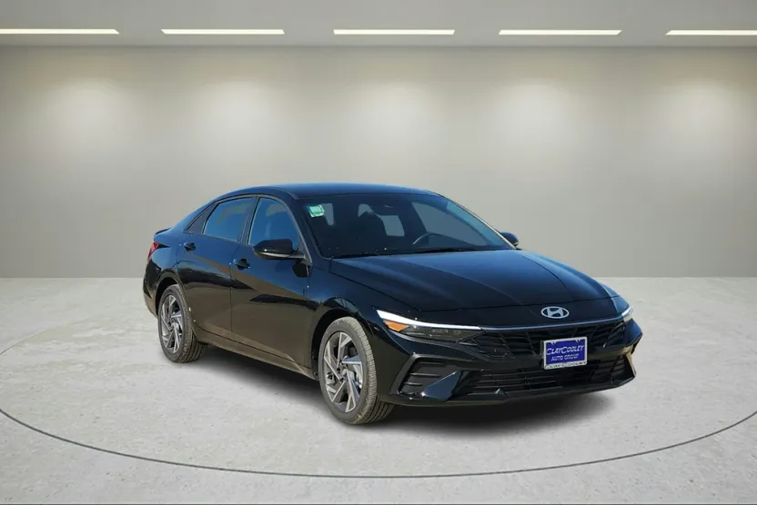 2025 Hyundai Elantra SEL Sport photo 1