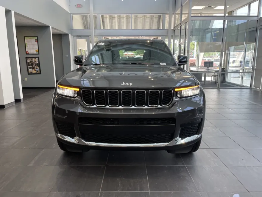 2025 Jeep Grand Cherokee Laredo X photo 1