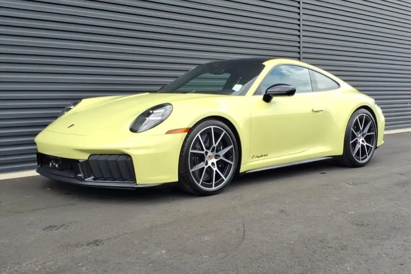 2025 Porsche 911 4 GTS photo 1