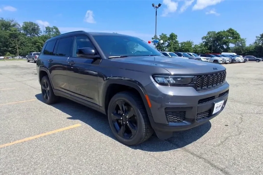 2023 Jeep Grand Cherokee Altitude photo 1