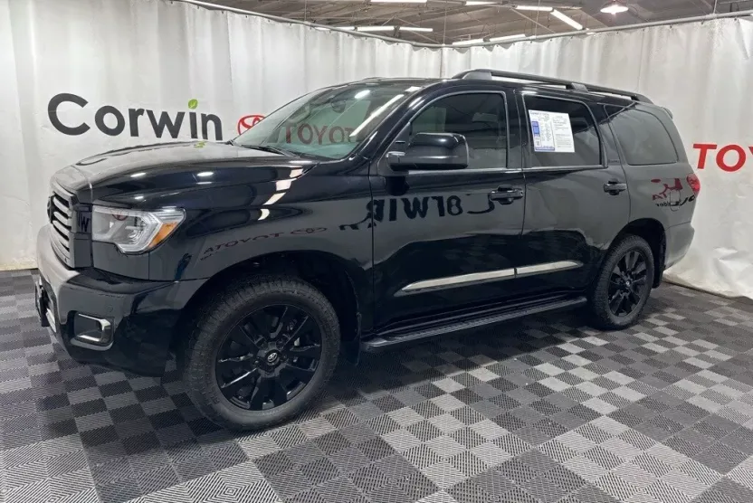 2021 Toyota Sequoia photo 1