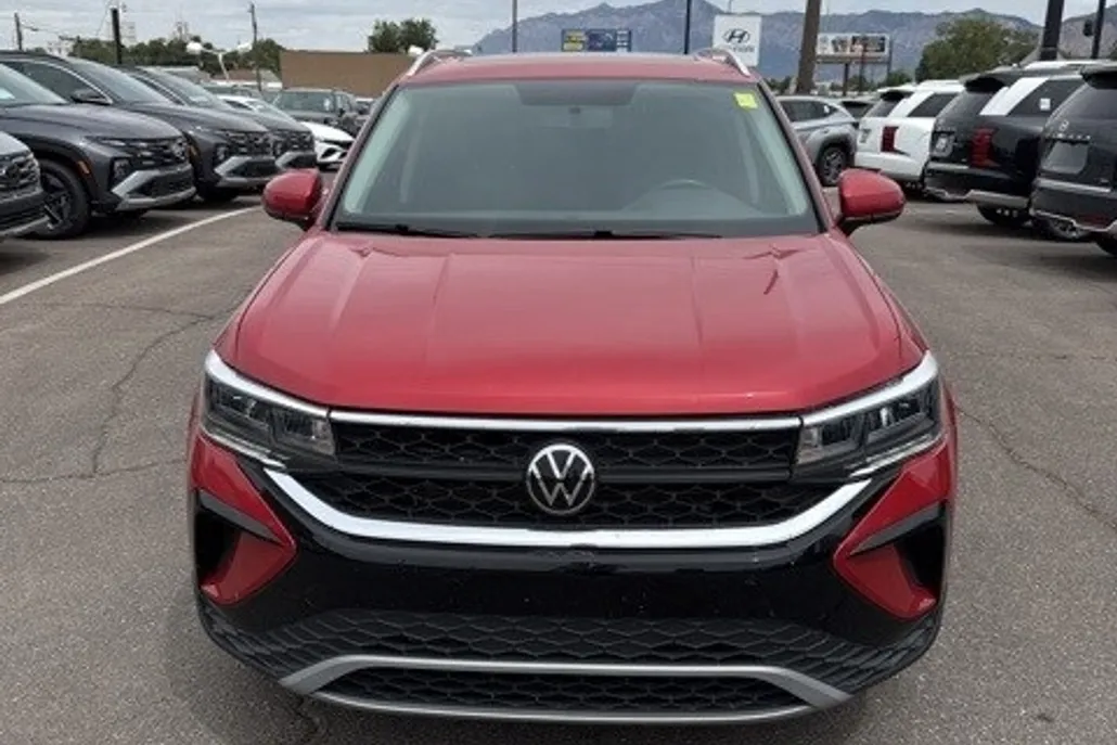 2022 Volkswagen Taos SE photo 1
