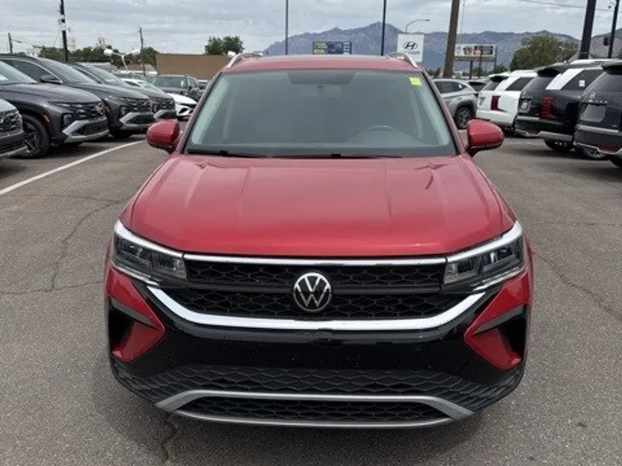2022 Volkswagen Taos SE photo 1