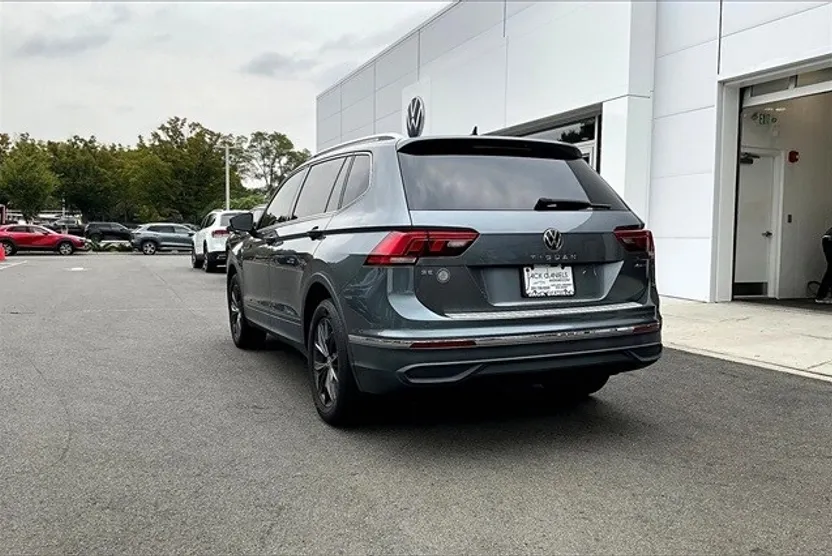 2022 Volkswagen Tiguan SE photo 1