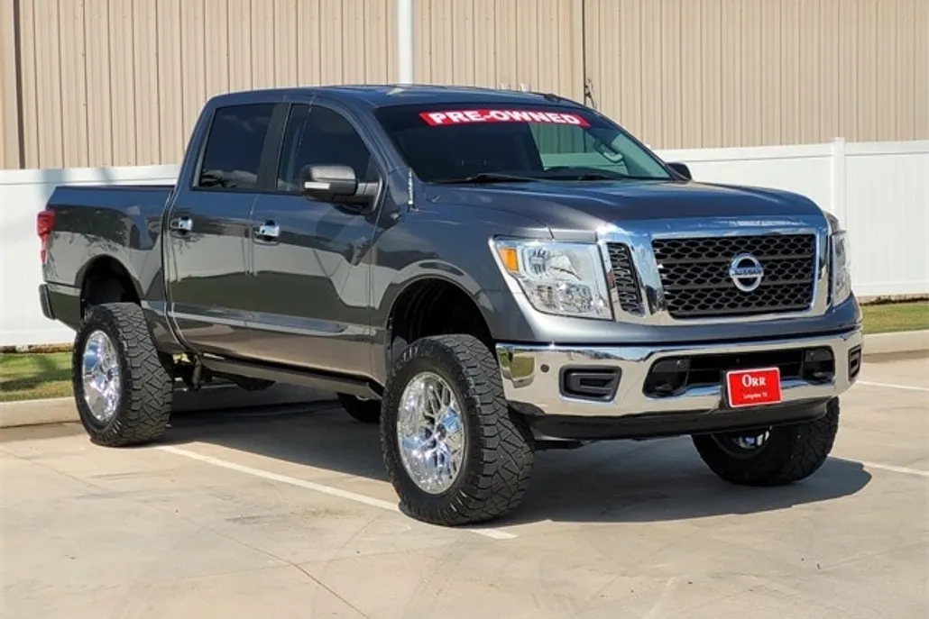 2018 Nissan Titan SV photo 1