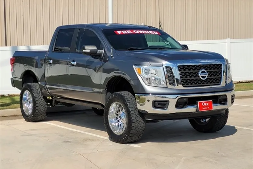 2018 Nissan Titan SV photo 1