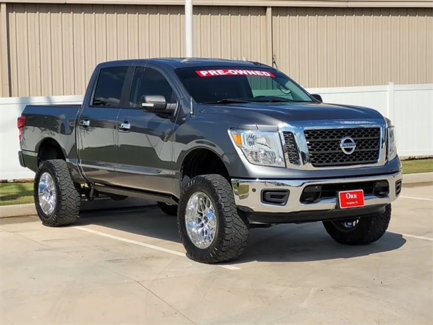 2018 Nissan Titan SV photo 1