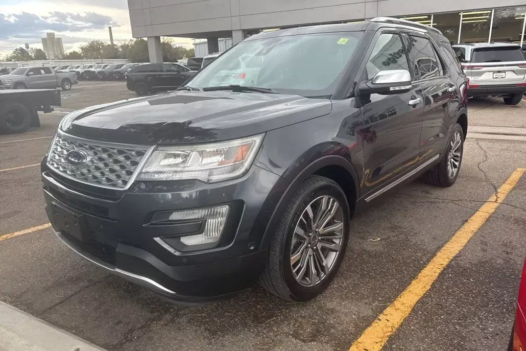 2017 Ford Explorer Platinum photo 1