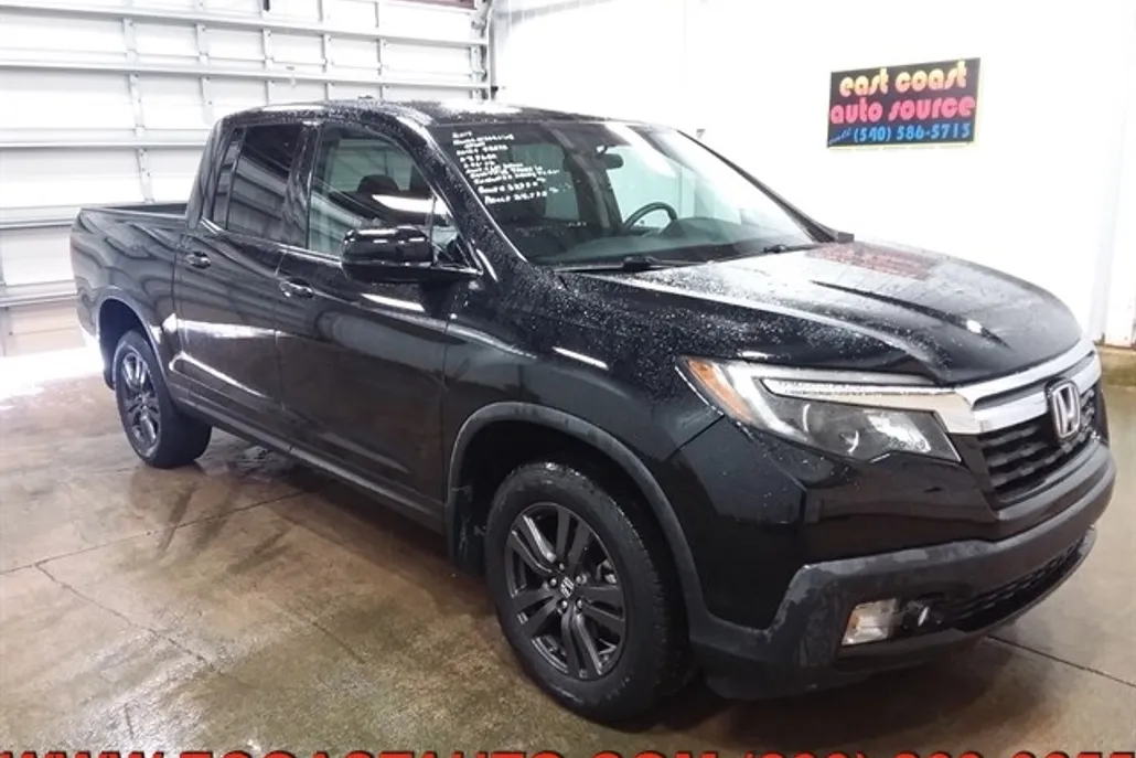 2017 Honda Ridgeline Sport photo 1