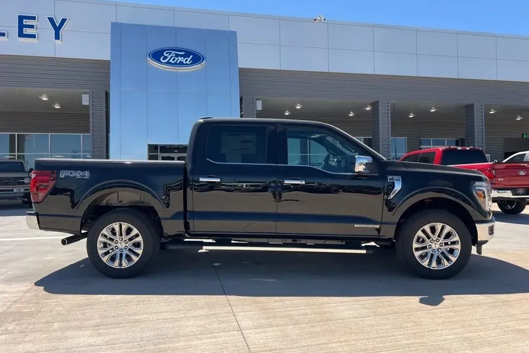 2025 Ford F-150 Lariat photo 1