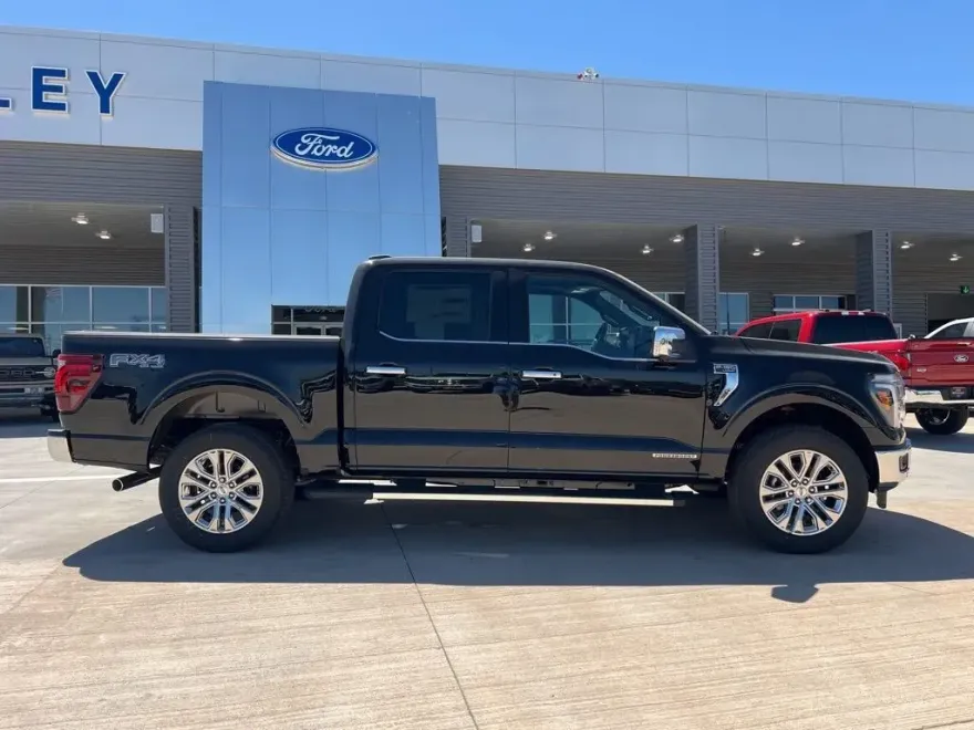 2025 Ford F-150 Lariat photo 1