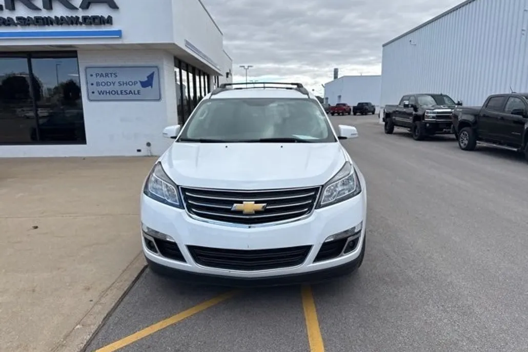 2017 Chevrolet Traverse 1LT photo 1